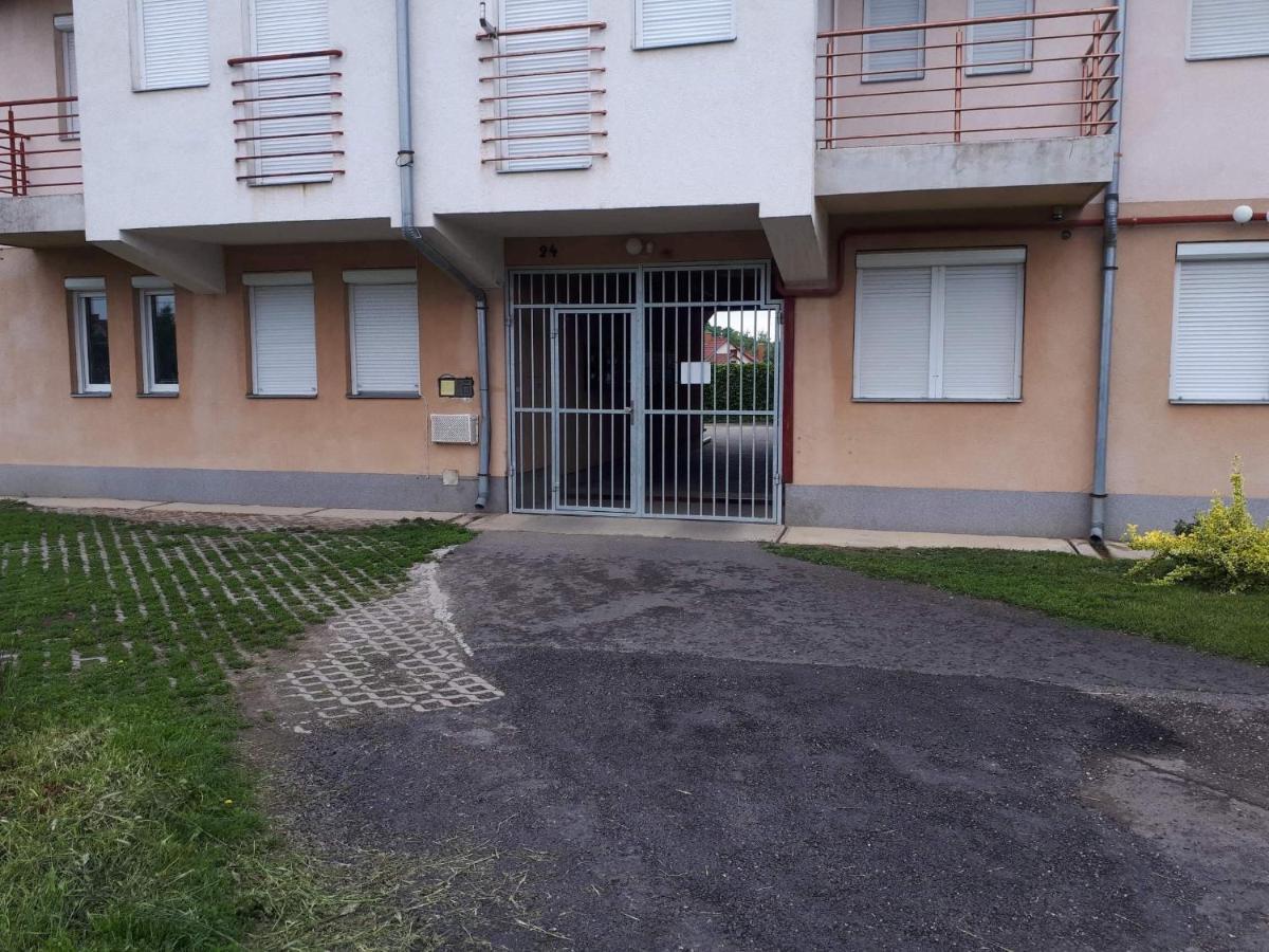 Gabrielle Apartman Hajdúszoboszló Exterior foto